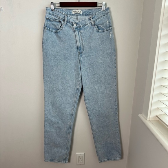 Abercrombie Ultra High Rise 90s Straight Jean - Picture 6 of 12